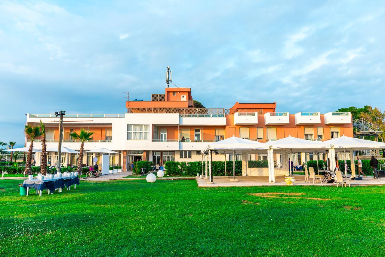 Sunrise Accessible Resort Battipaglia Buitenkant foto